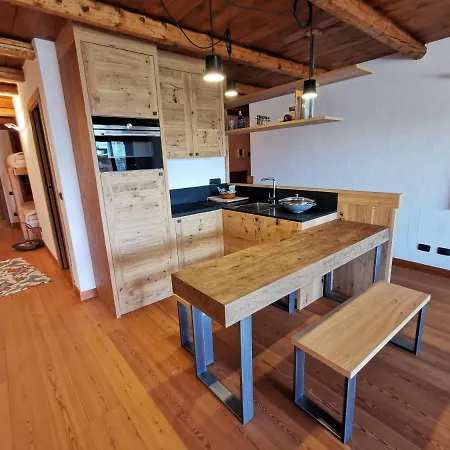 Hostdomus - Chalets Charm Apartman *